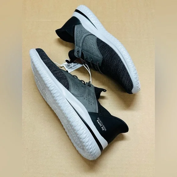 NEW- Men’s Skechers Hands Free Swift Fit (black) - Picture 3 of 11